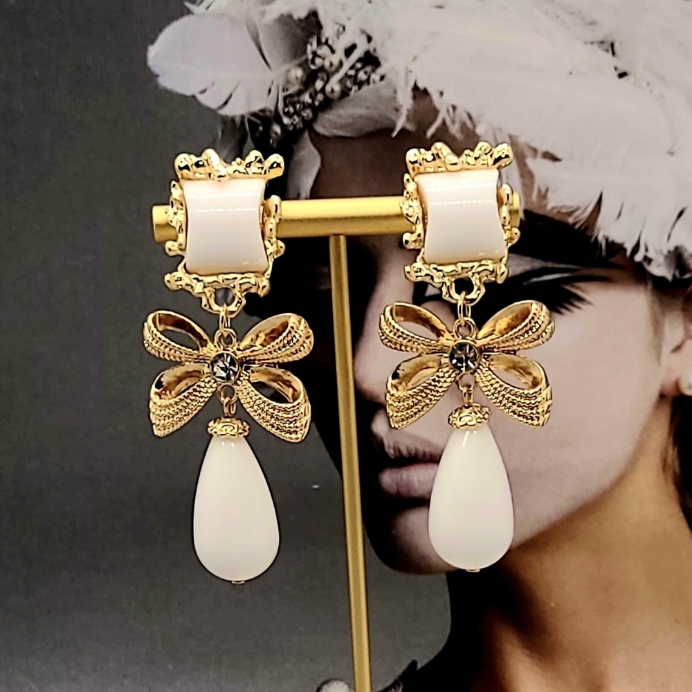 NWT Palace Style Large Gold Bow Crystal Teardrop Dangle Earrings